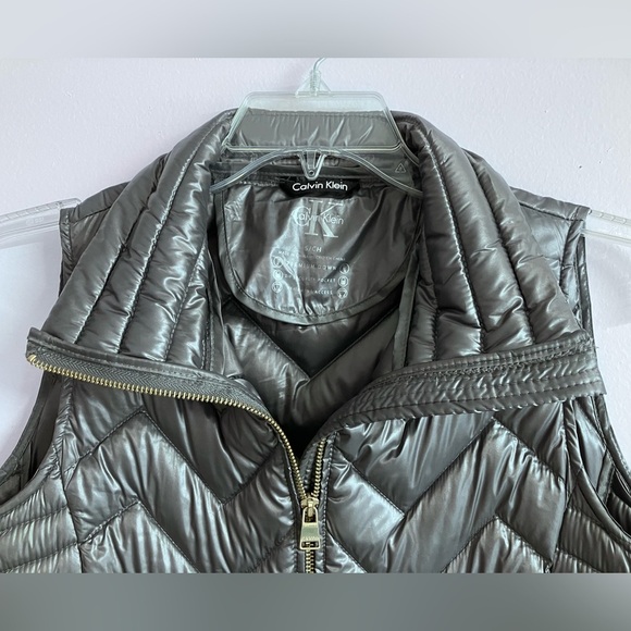 Calvin Klein Performance Women’s Quilted Down Vest, Small, Puffer - Picture 8 of 9